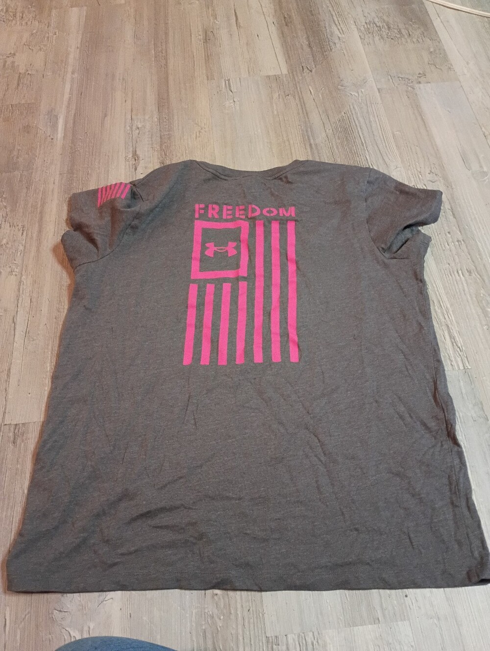 Under Armour Top - Picture 4 of 4